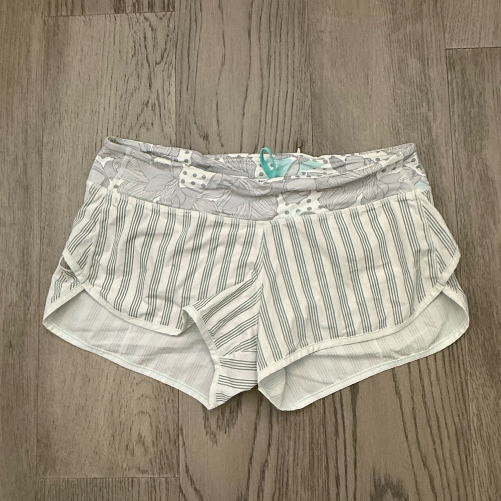 Lululemon Run Speed Shorts | Striped White & Gray | Floral Waistband